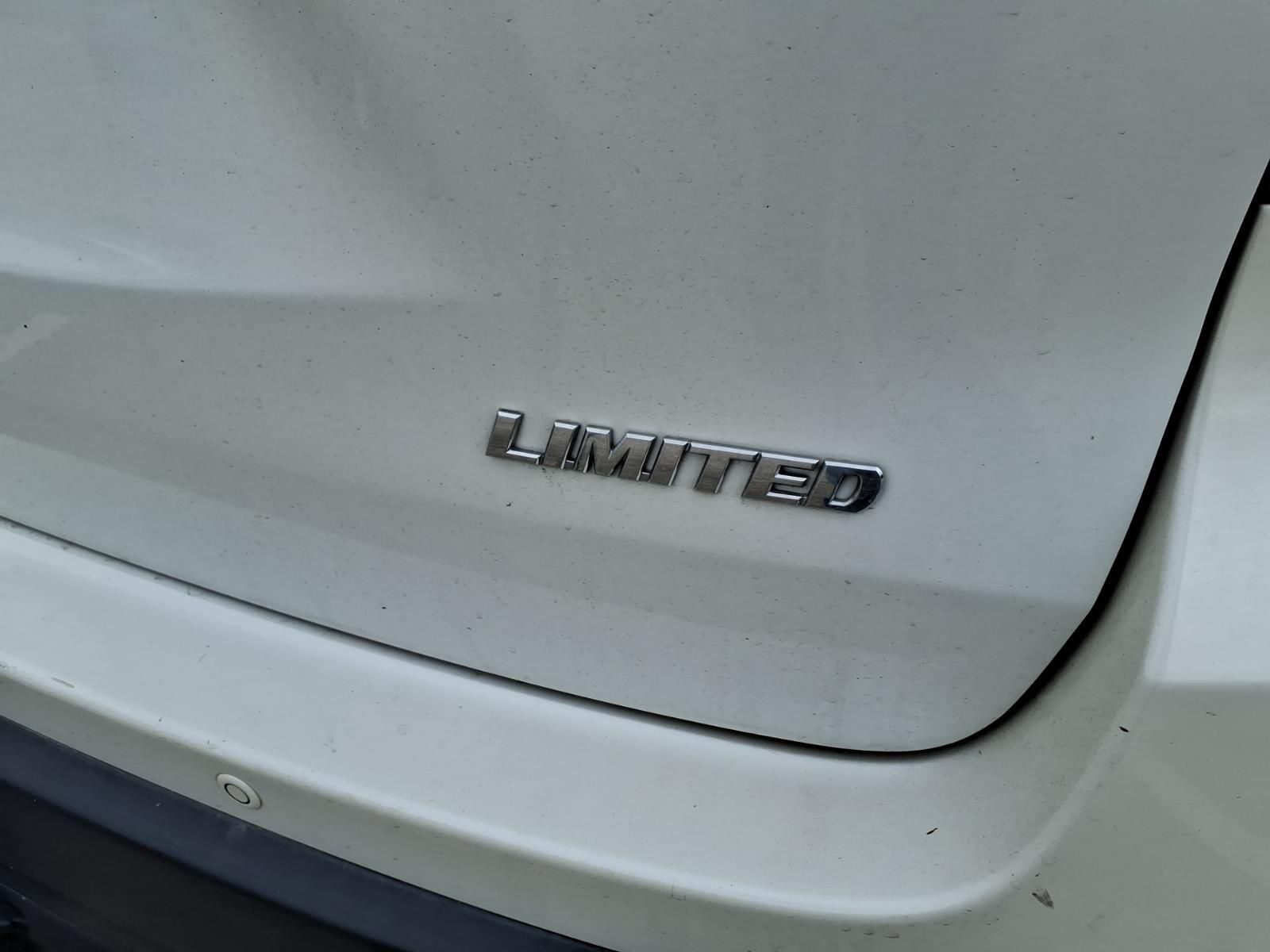 2016 Toyota Highlander Limited White at Community Honda