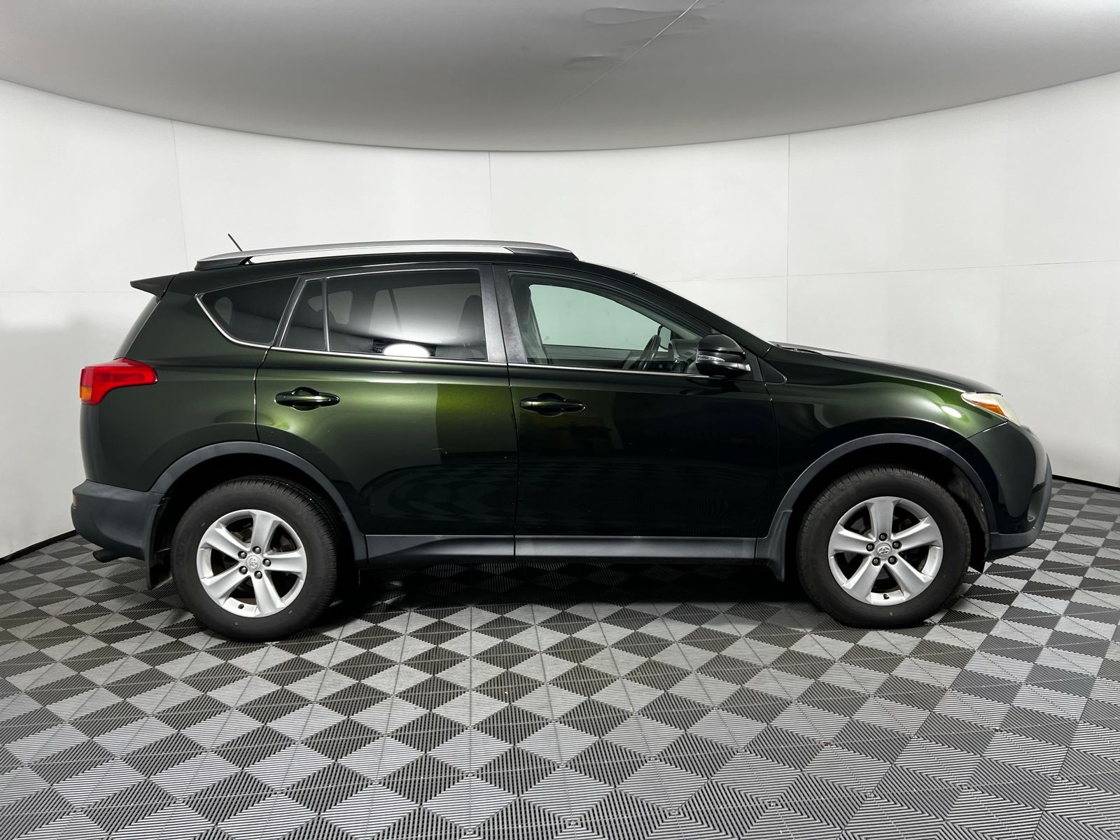 Thumbnail: 2013 Toyota RAV4 - 4