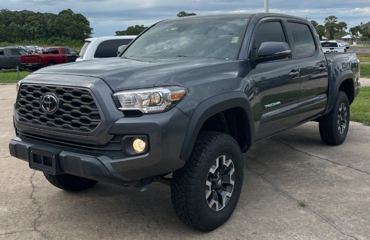 2023 Toyota Tacoma Gris (Magnetic Gray Metallic) Camioneta Todo terreno 6 velocidades Automática