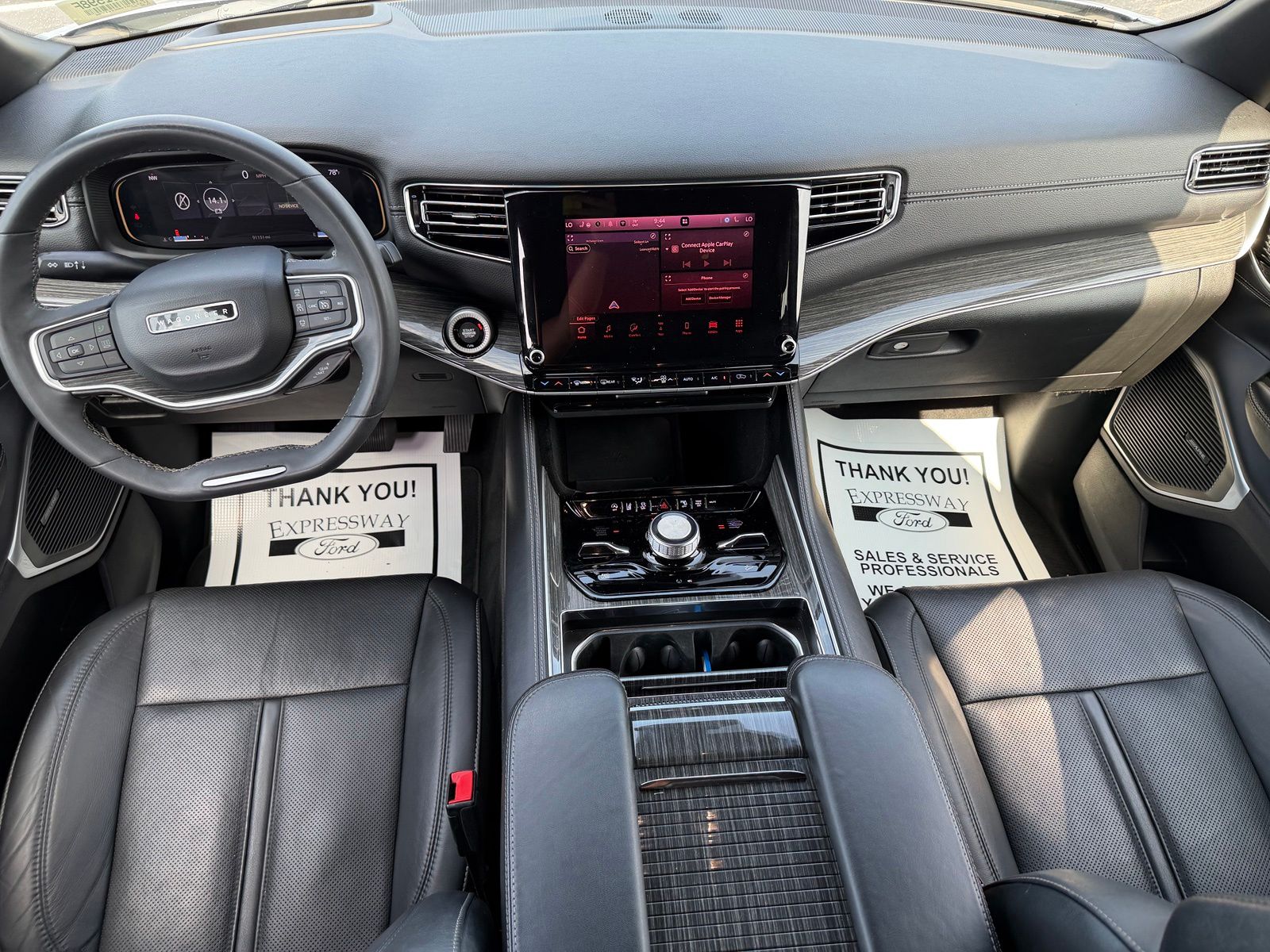 2022 Jeep Wagoneer image 17