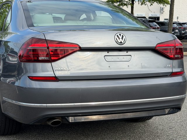 Used 2018 Gray Volkswagen 2.0T R-Line image 29