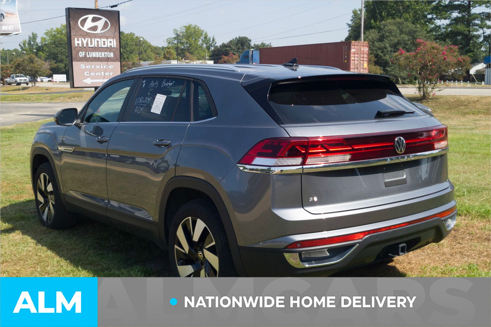 Used 2025  Volkswagen 2.0T SE w/Technology image 4
