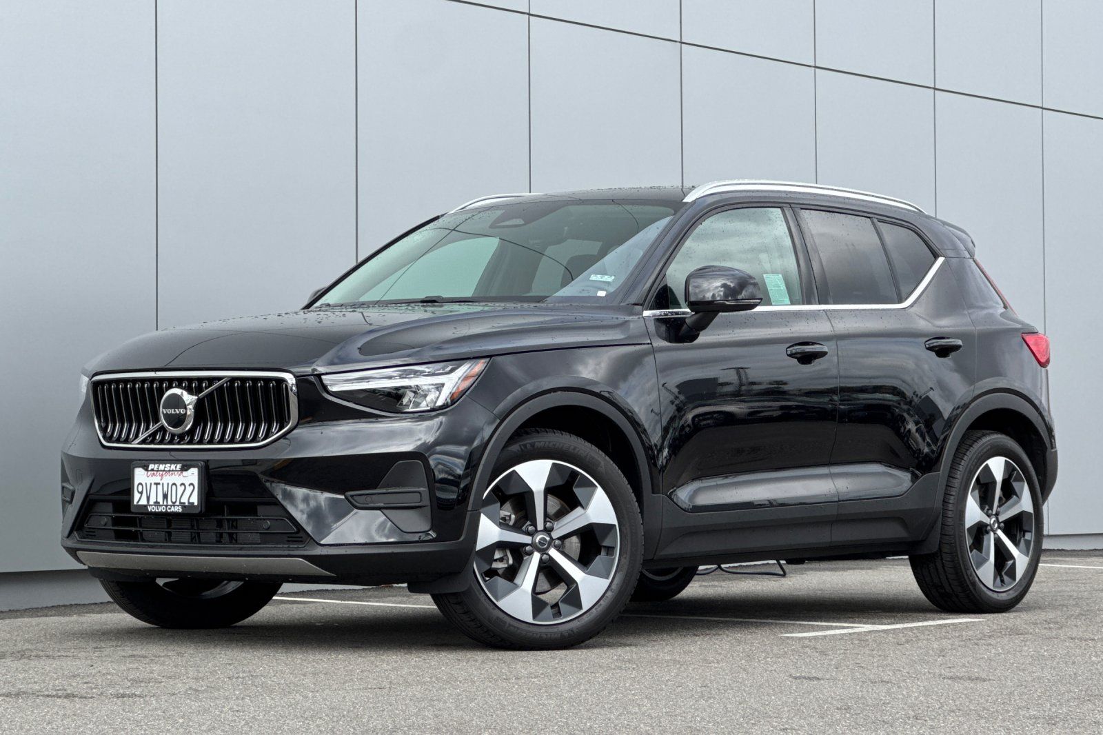 2025 Volvo XC40 B5 Core Bright Theme AWD
