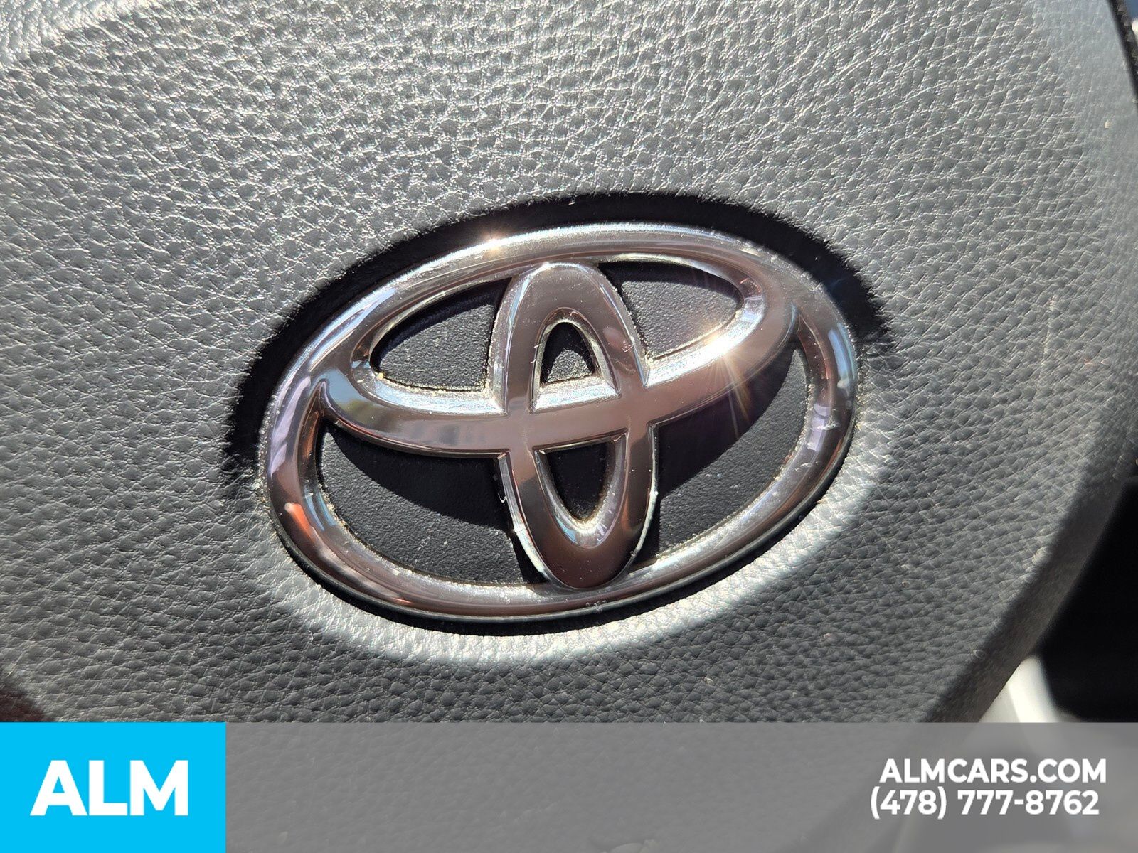 Used 2022  Toyota XLE image 19