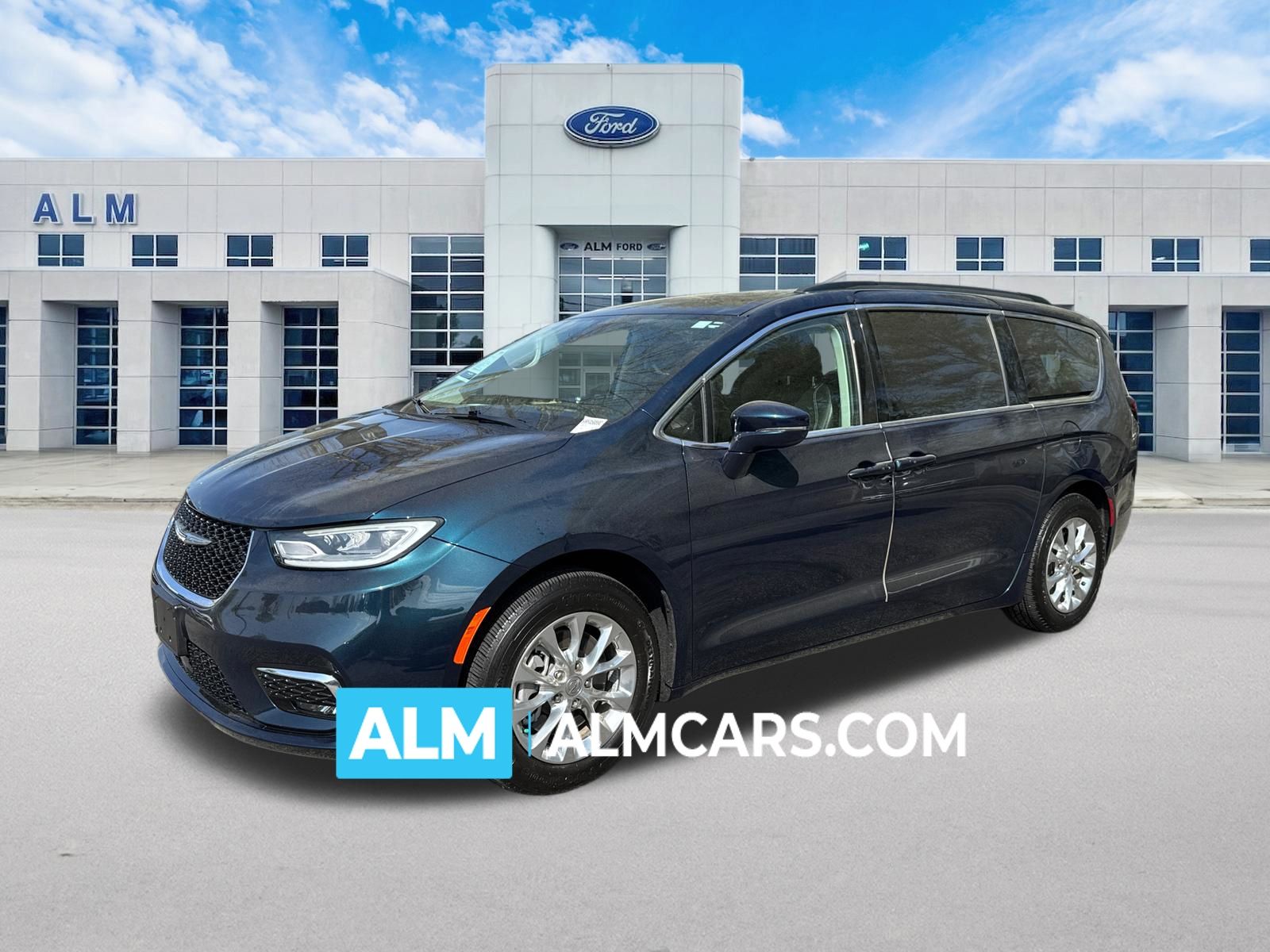 Fathom Blue Pearlcoat 2022 Chrysler Pacifica Touring L AWD Minivan All-Wheel Drive 9-Speed Automatic