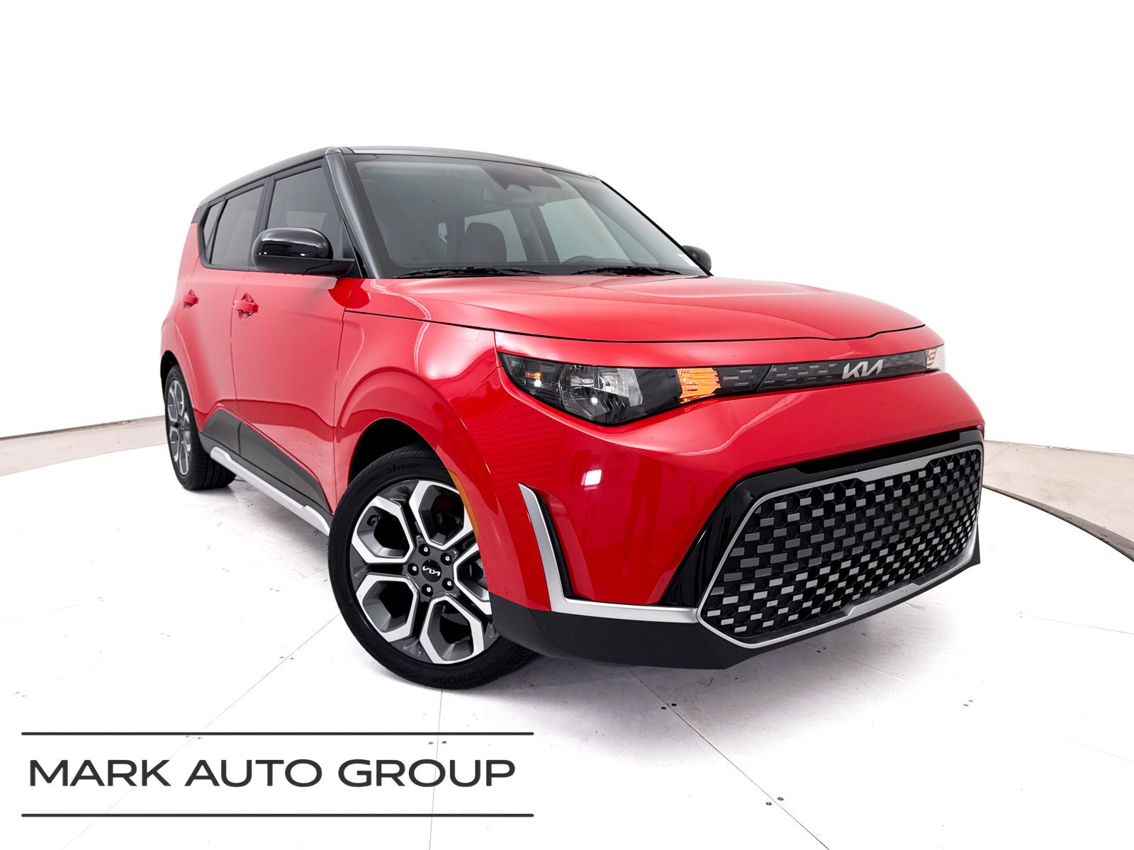 Inferno Red/Black Roof 2025 Kia Soul SUV / Crossover Front-Wheel Drive Continuously Variable Transmission