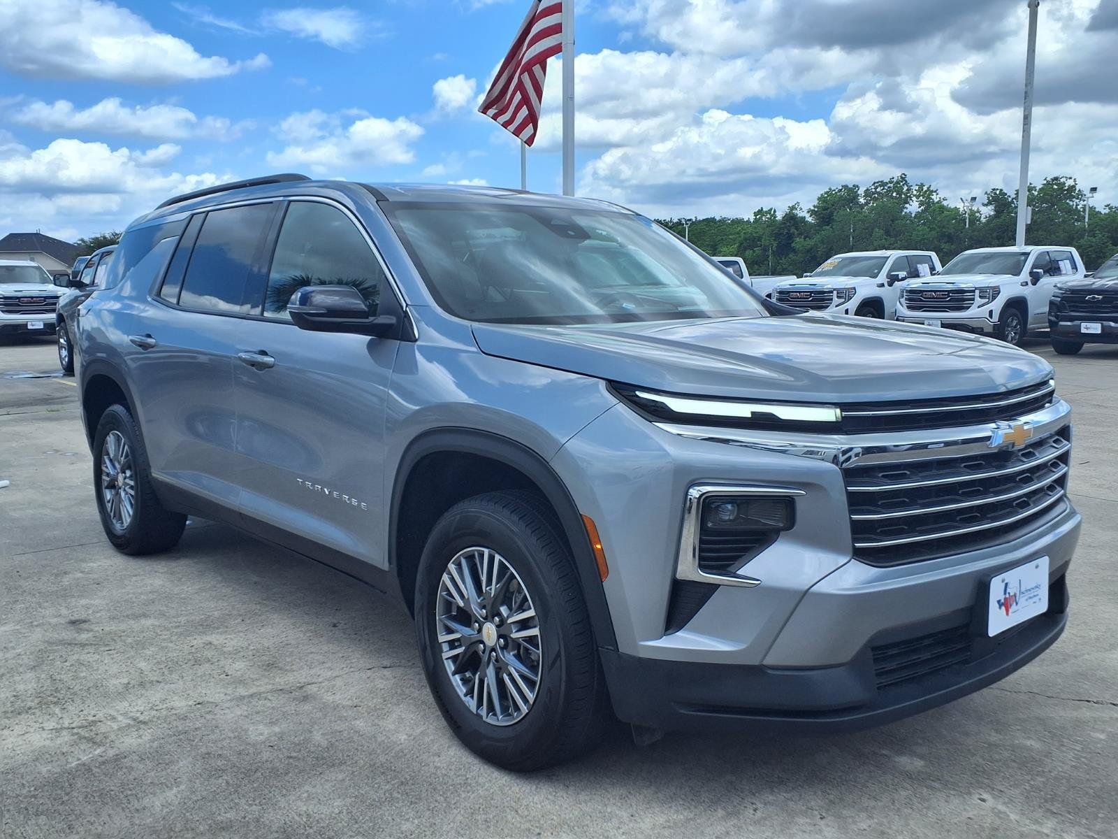 2025 Chevrolet Traverse LT - 2