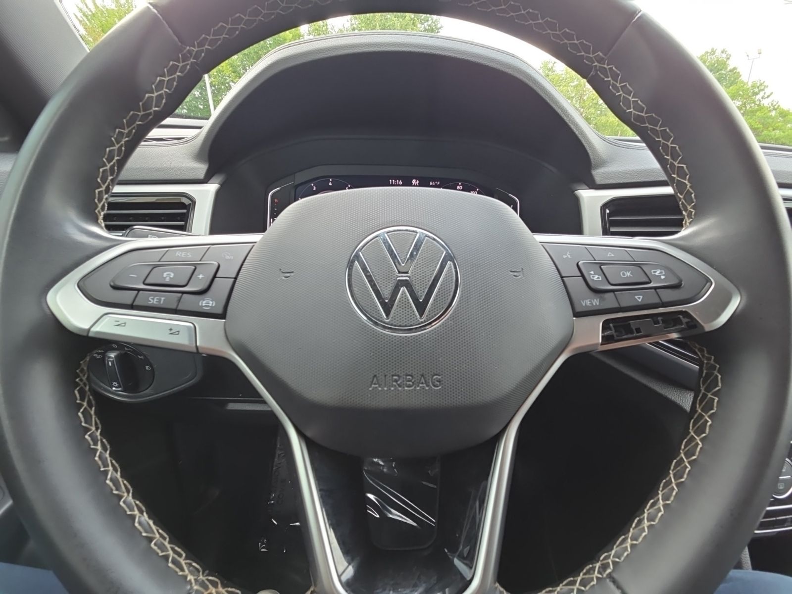 Used 2023 Gray Volkswagen 3.6L V6 SE w/Technology image 17