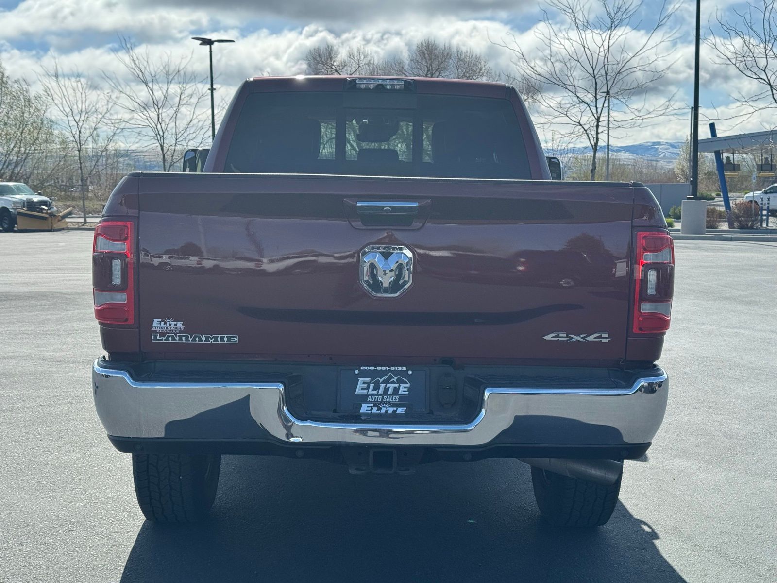 View vehicle photo 7