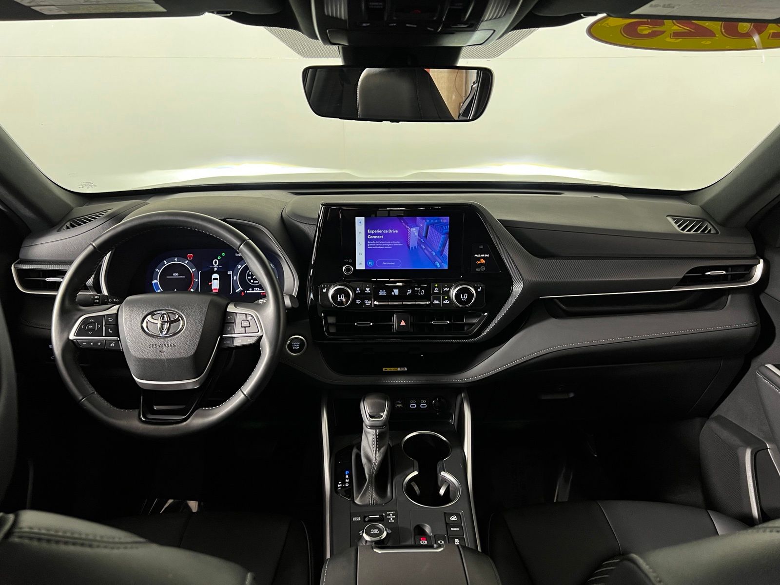 Thumbnail: 2025 Toyota Highlander - 26