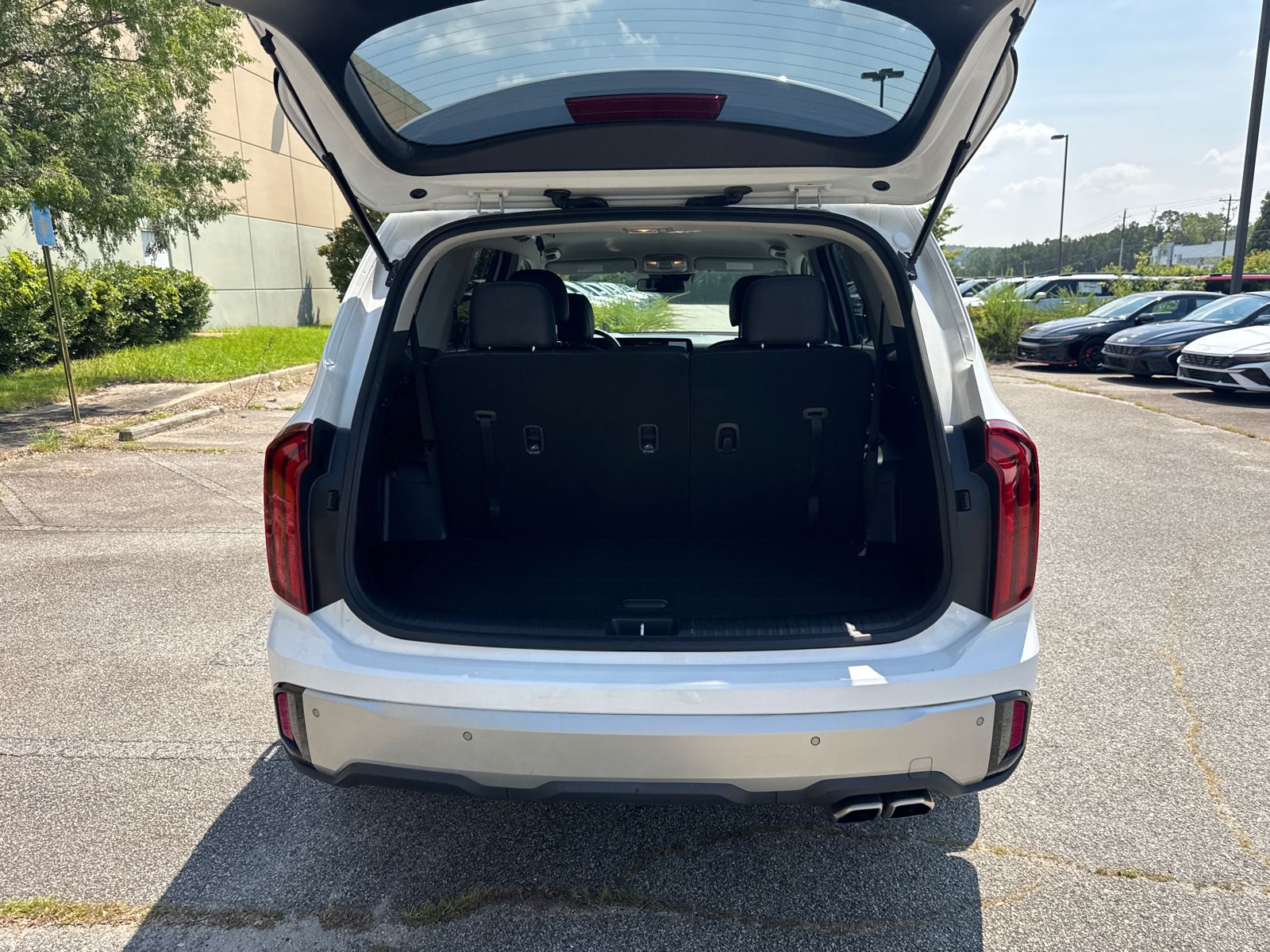 Used 2023 White Kia S image 18