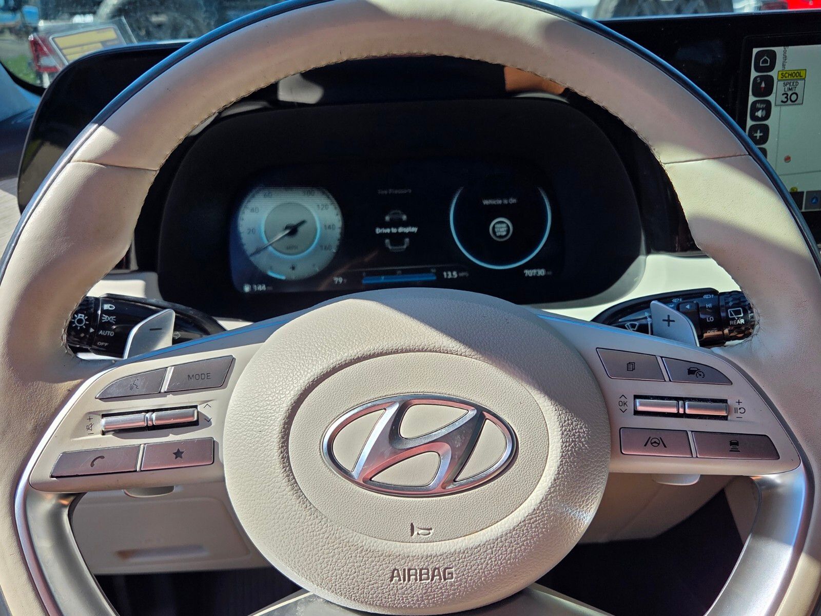 Used 2023 White Hyundai Calligraphy image 24