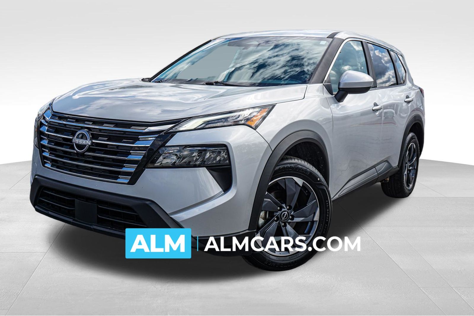 Brilliant Silver Metallic 2025 Nissan Rogue SV FWD SUV / Crossover Front-Wheel Drive Continuously Variable Transmission