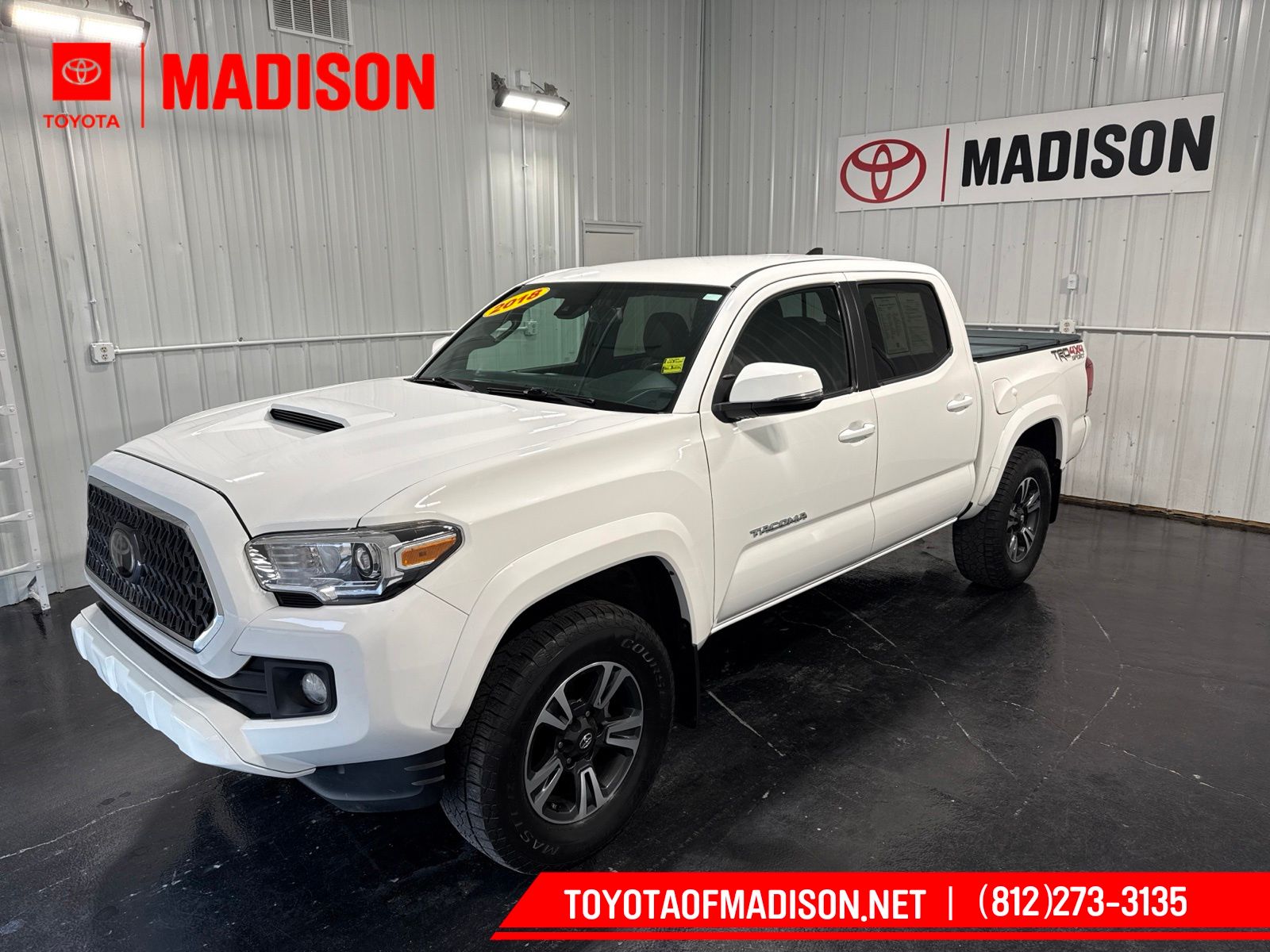 Super White 2018 Toyota Tacoma Pickup Truck Four-Wheel Drive 6-Speed Automatic