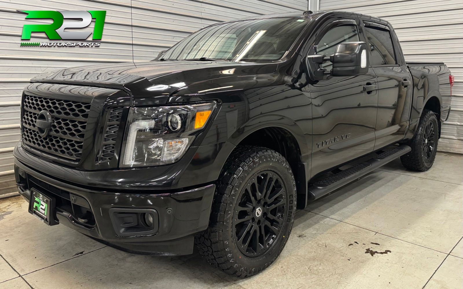 Gray (Magnetic Black) 2018 Nissan Titan Pickup Truck Four-Wheel Drive 7-Speed Automatic