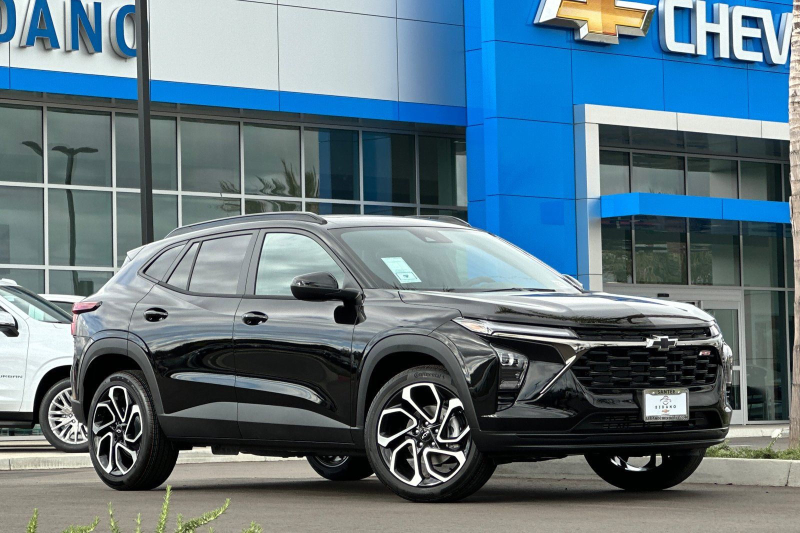 View vehicle photo 2