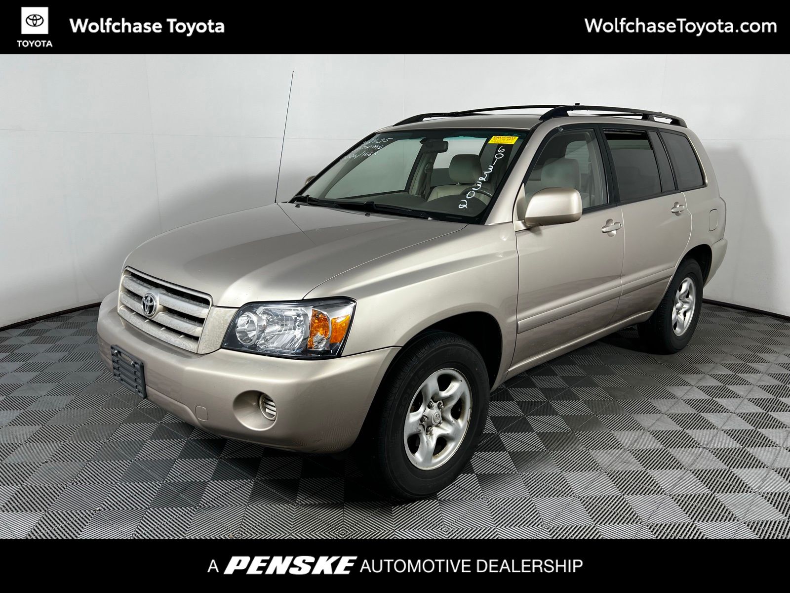 2006 Toyota Highlander Base Hero Image