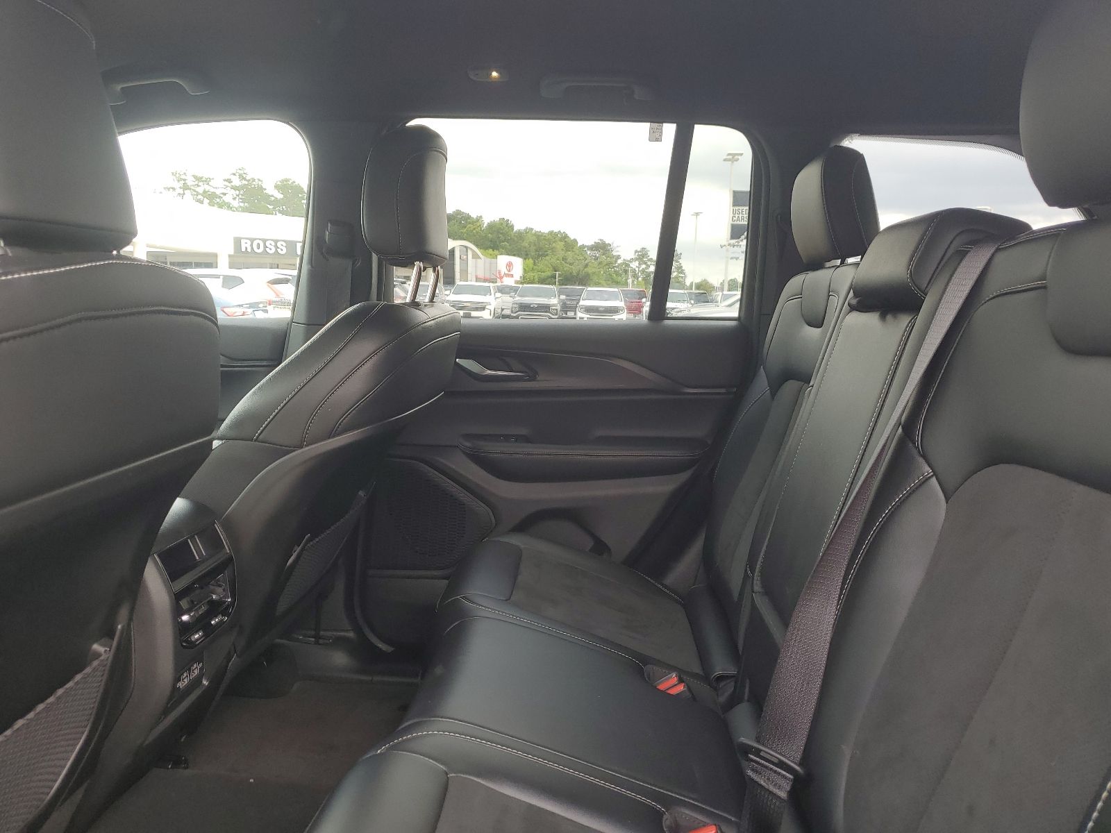 2025 Jeep Grand Cherokee Altitude White/off-white at Ross Downing Chevrolet