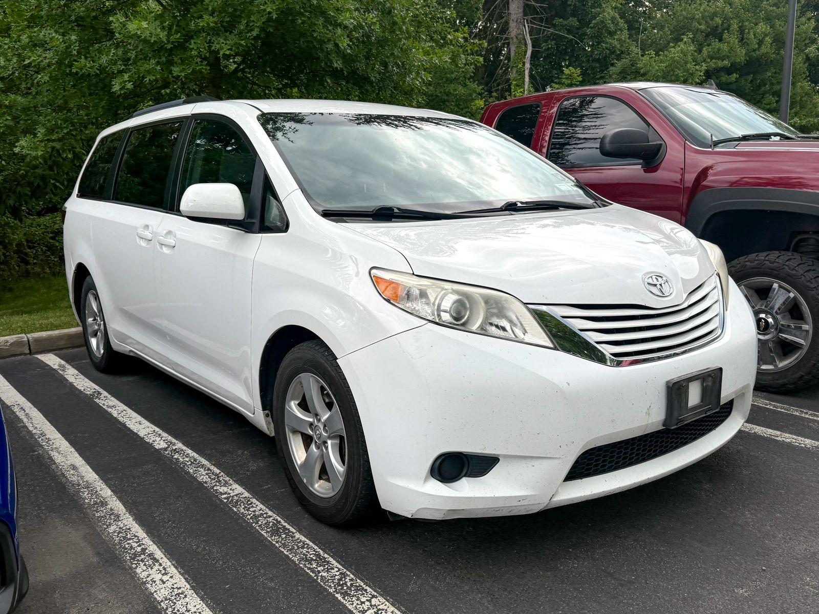 2017 Toyota Sienna LE 7-Passenger Auto Access Seat FWD