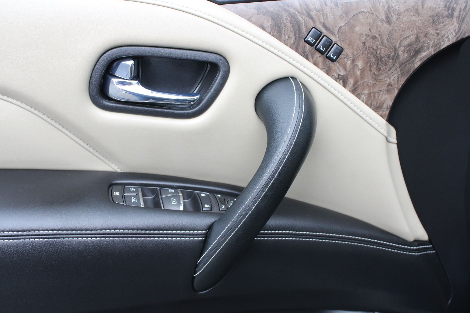 Used 2024 Gray INFINITI Premium Select image 8