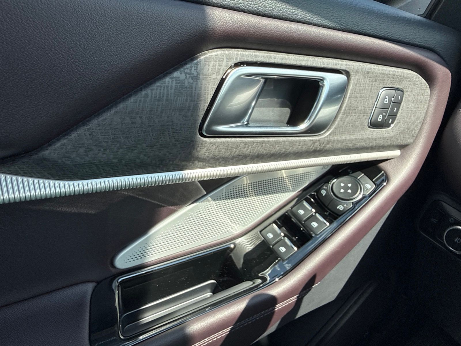 2026 Ford Explorer image 25