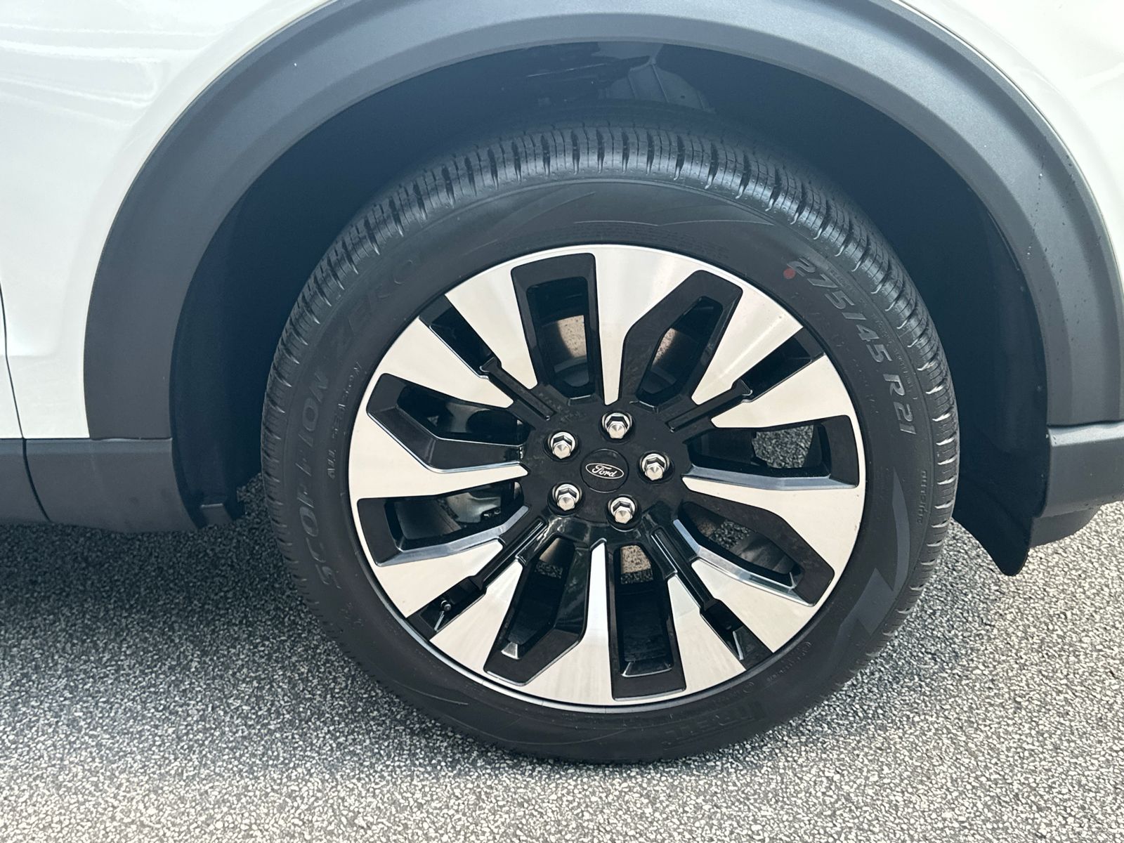 New 2026 Star White Metallic Tri-Coat Ford Platinum™ image 13