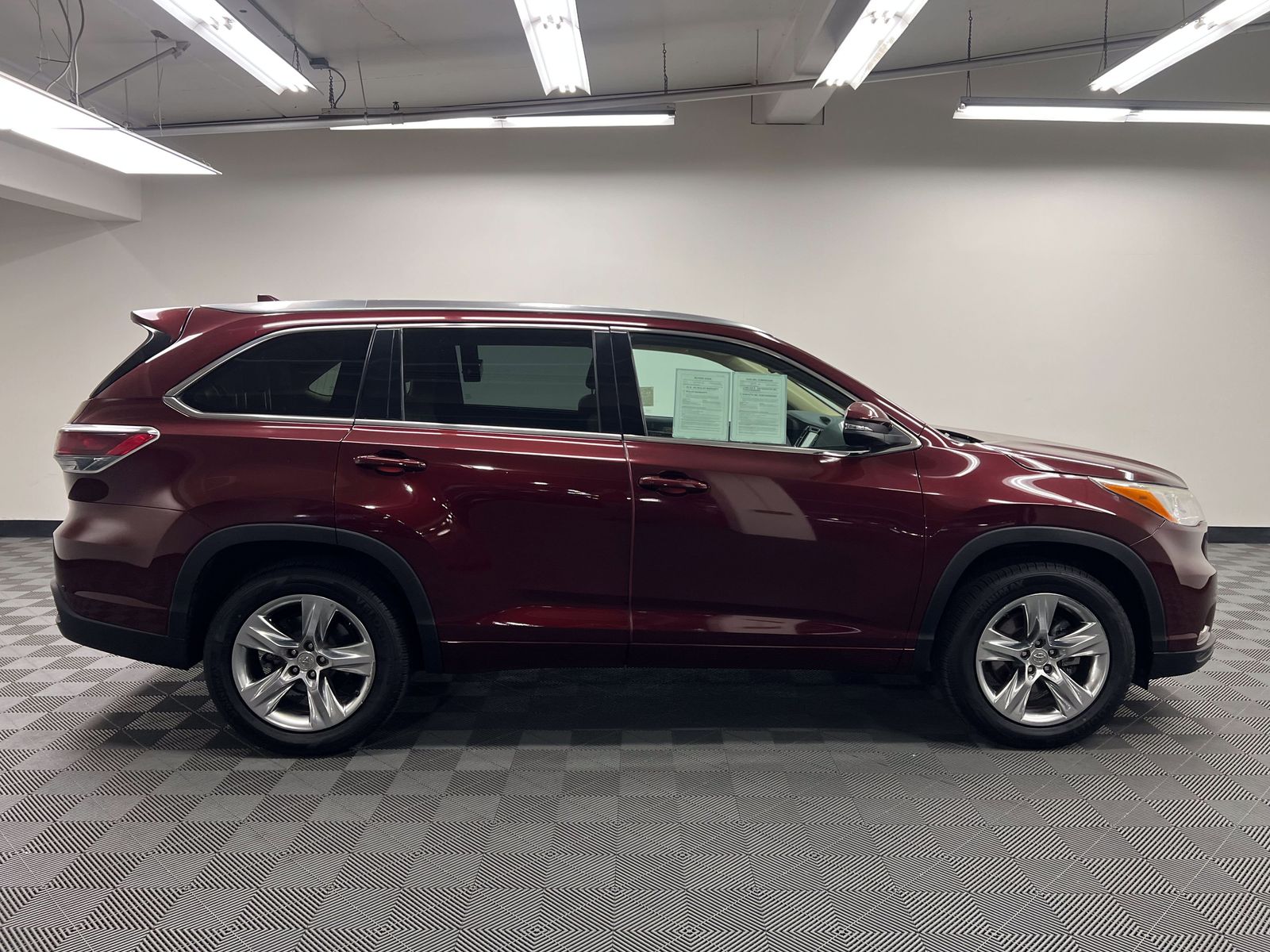 used 2015 Toyota Highlander car, priced at $22,388