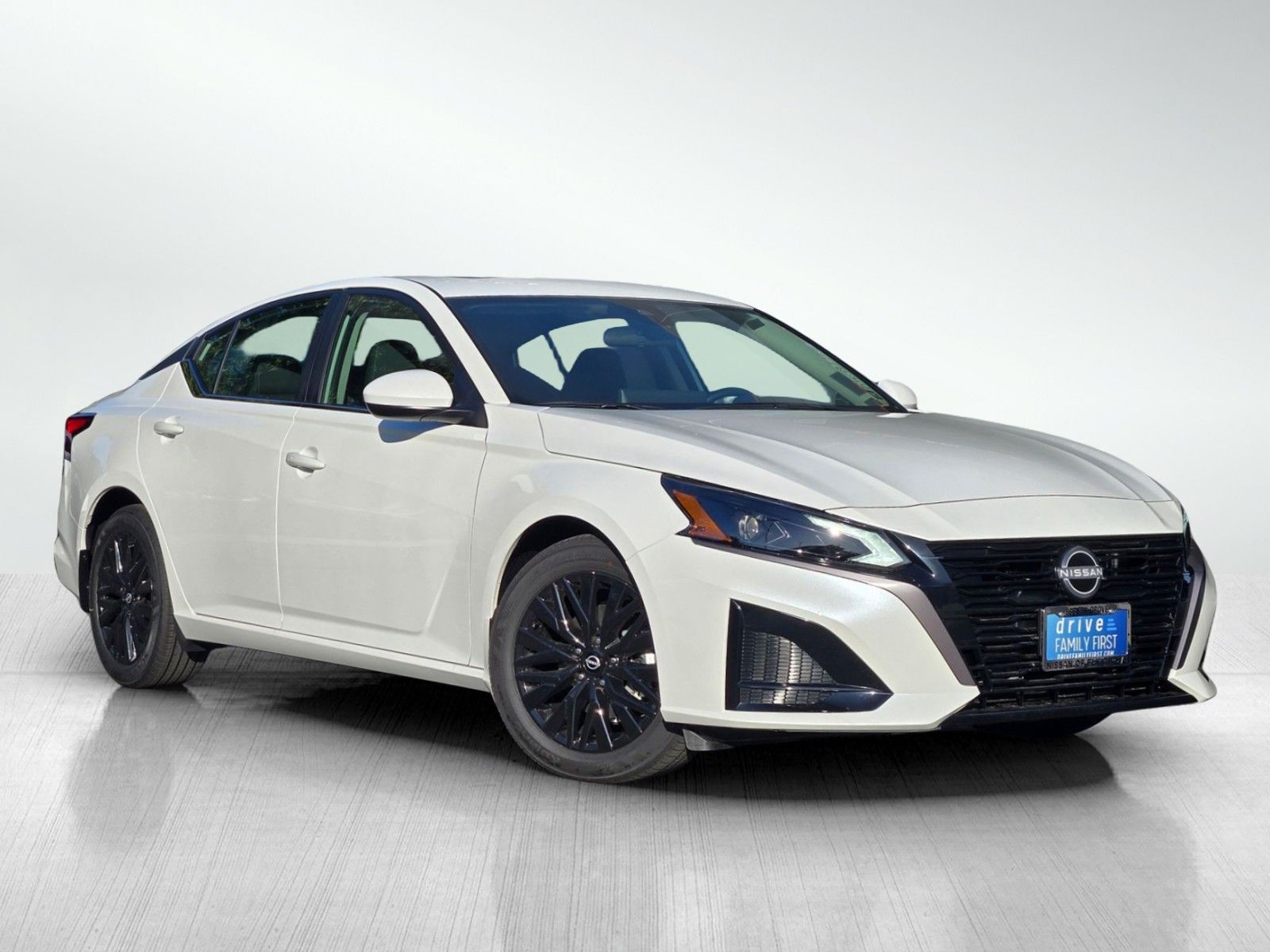 Pearl White Tricoat 2026 Nissan Altima Sedan Front-Wheel Drive Continuously Variable Transmission