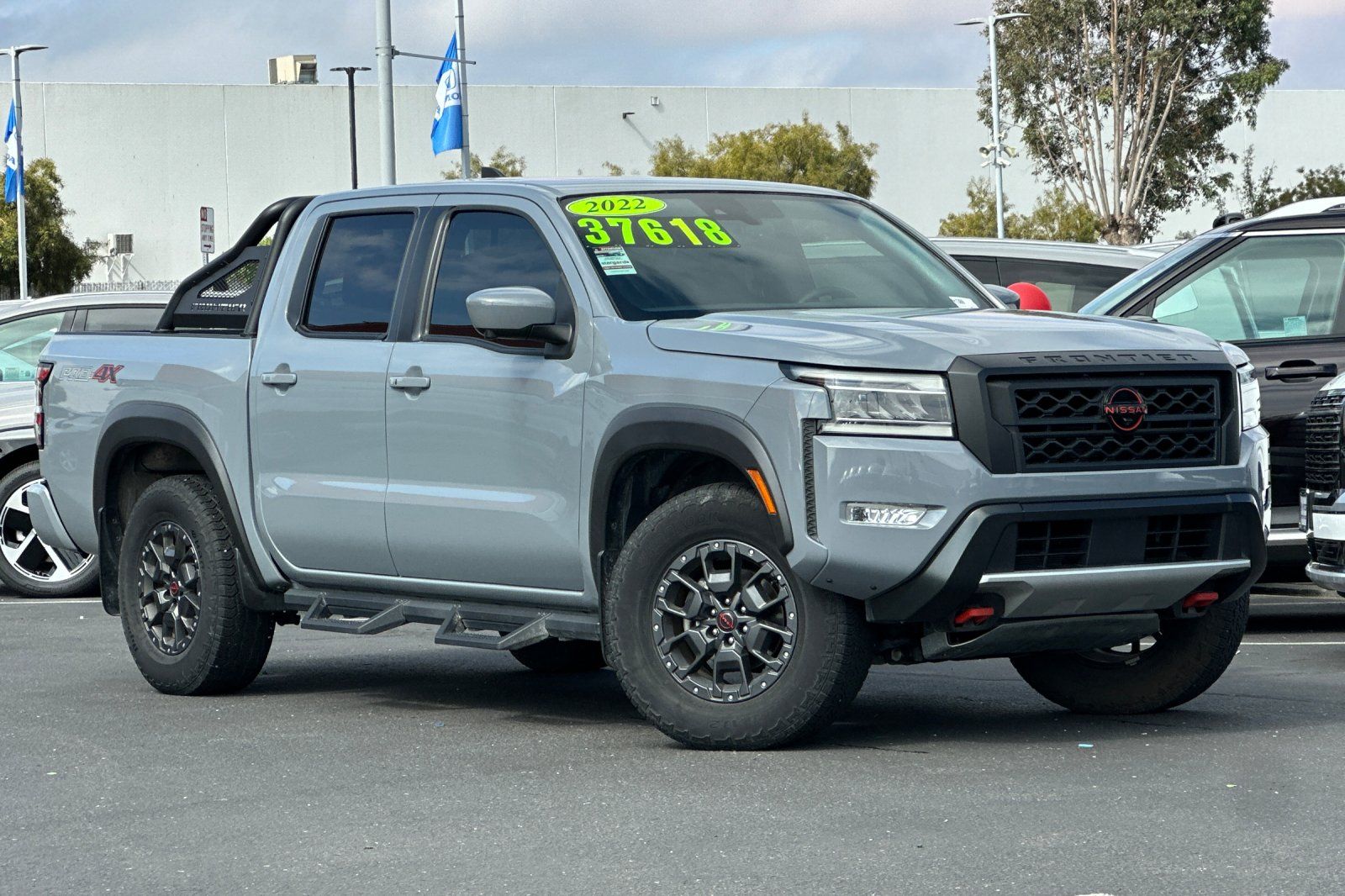 Boulder Gray Pearl 2022 Nissan Frontier PRO-4X Crew Cab 4WD Pickup Truck Four-Wheel Drive 9-Speed Automatic
