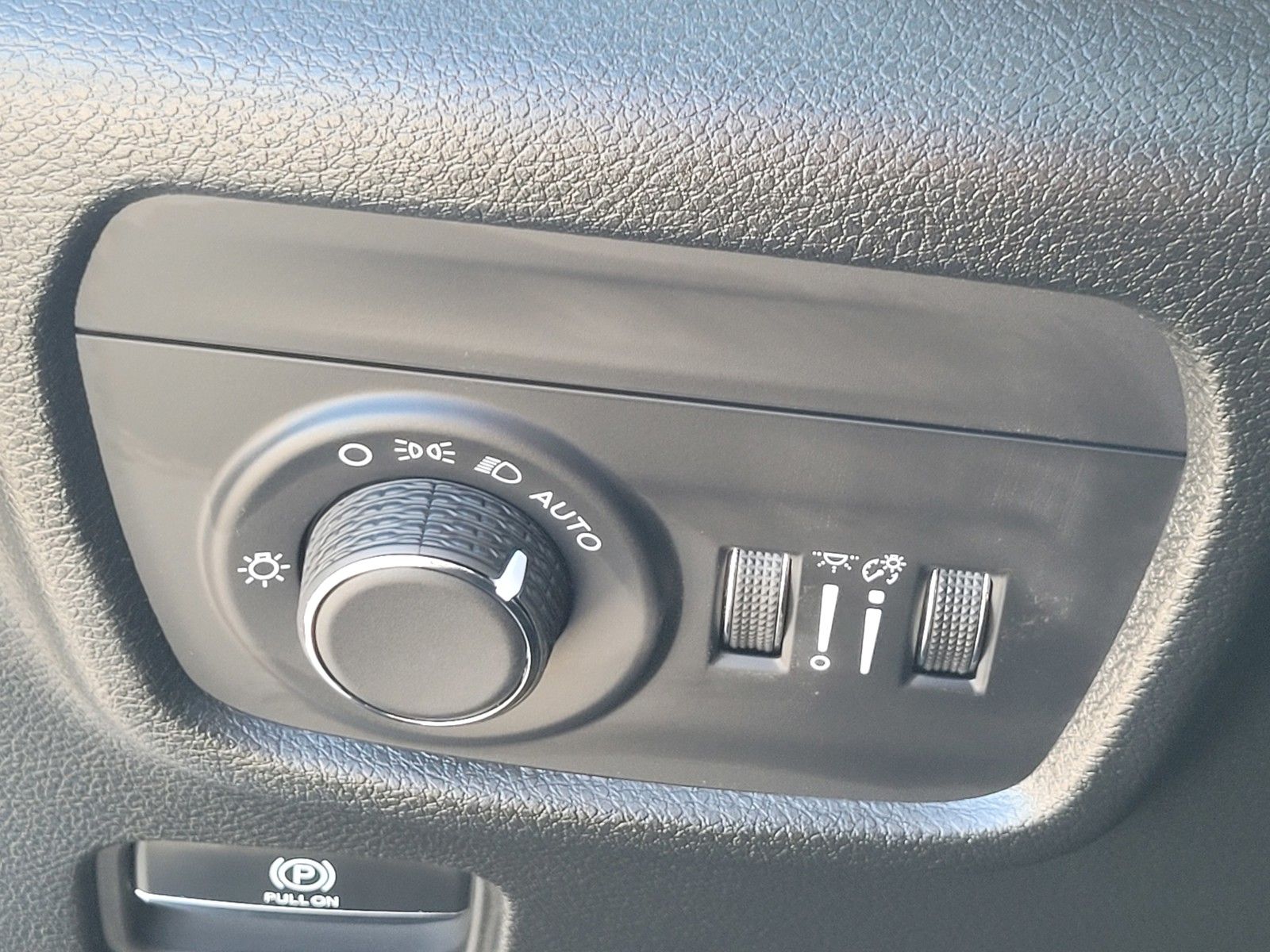 New 2026 White/off-white Jeep Laredo image 25