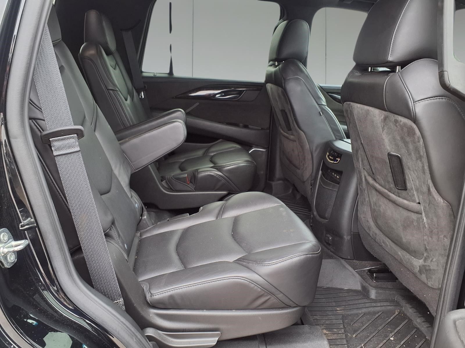 2020 Cadillac Escalade Platinum Edition Black at Autostrade