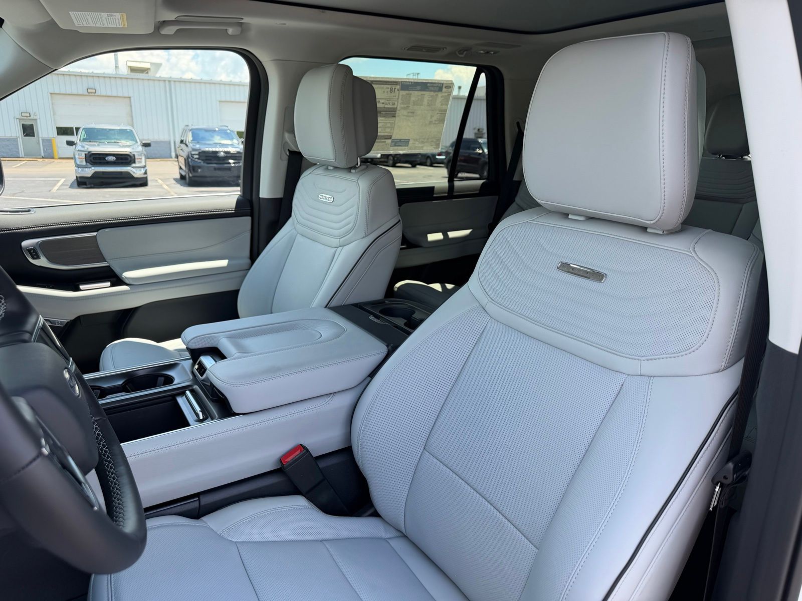 2026 Ford Expedition image 13