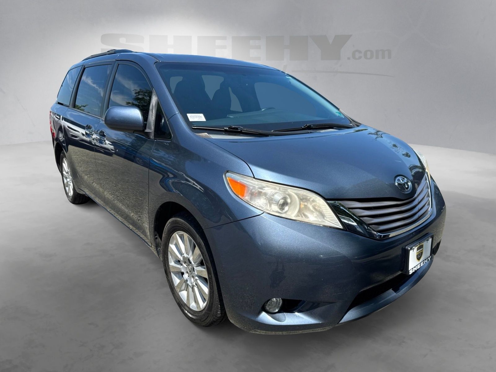 Used 2015 Shoreline Mist Toyota XLE Premium image 2