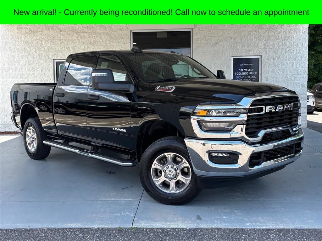 Diamond Black 2026 RAM 2500 Big Horn Crew Cab 4WD Pickup Truck Four-Wheel Drive 8-Speed Automatic