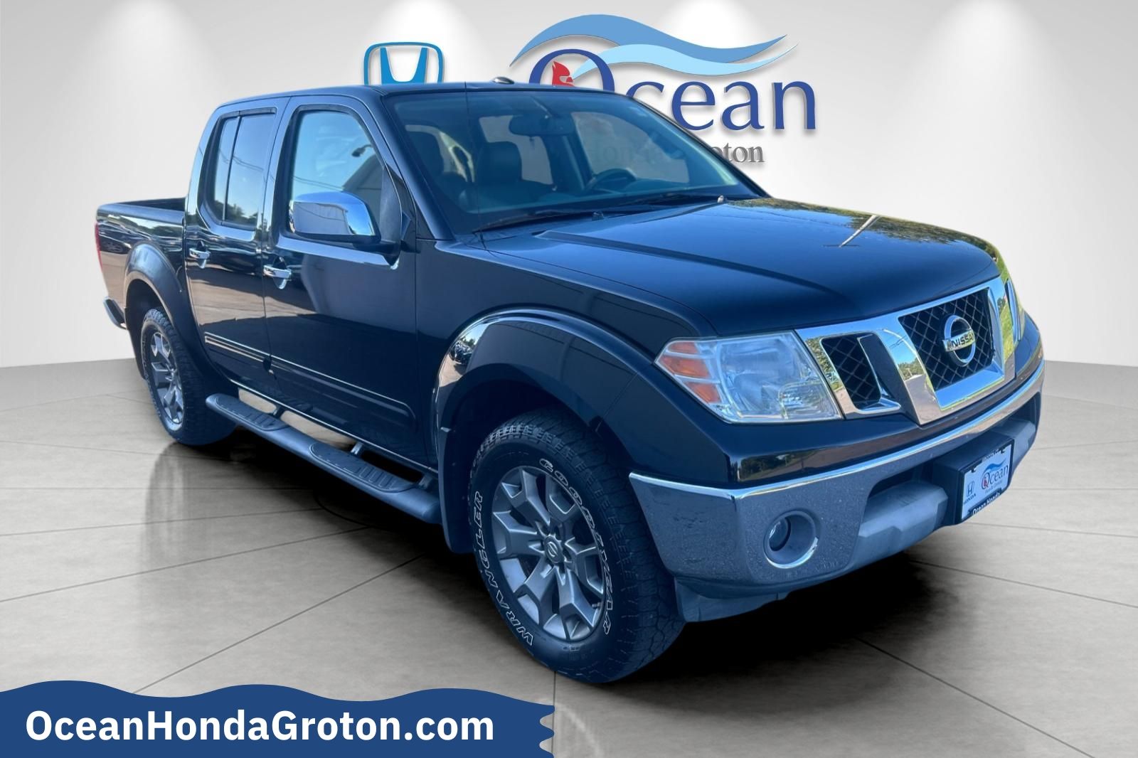 Super Black 2014 Nissan Frontier Pickup Truck Four-Wheel Drive 5-Speed Automatic Overdrive