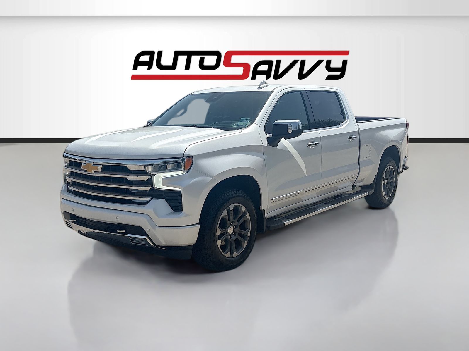 Used 2024 Beige Chevrolet High Country image 3