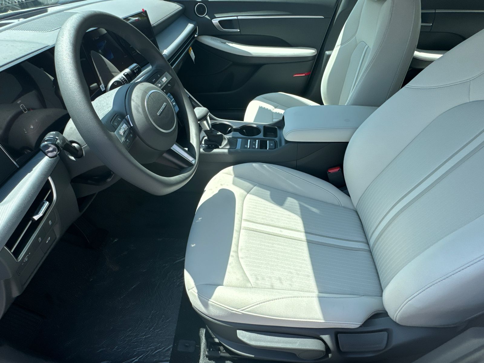 2025 Hyundai Sonata SE photo 9