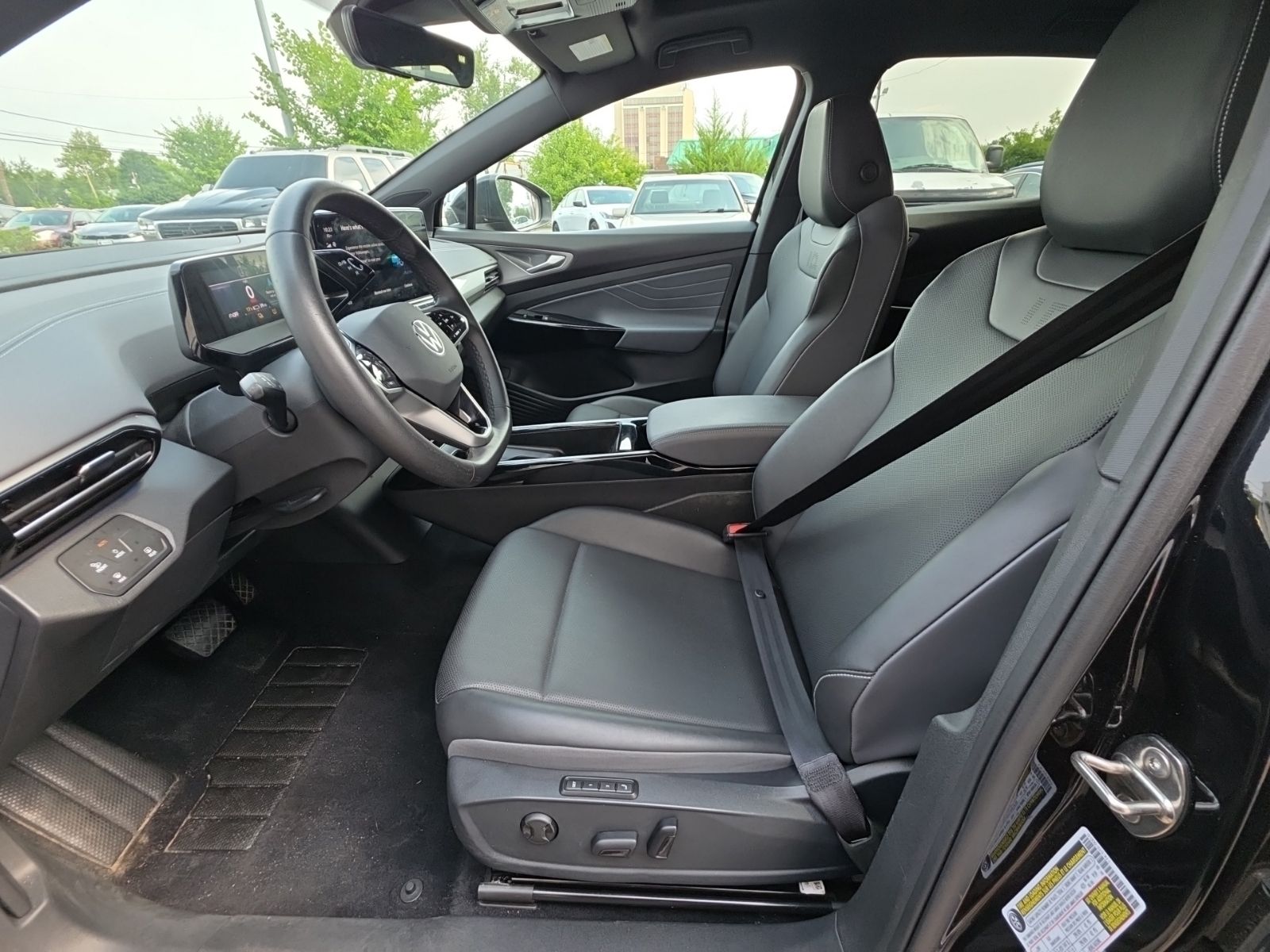 Used 2023 Black Volkswagen Pro S image 8