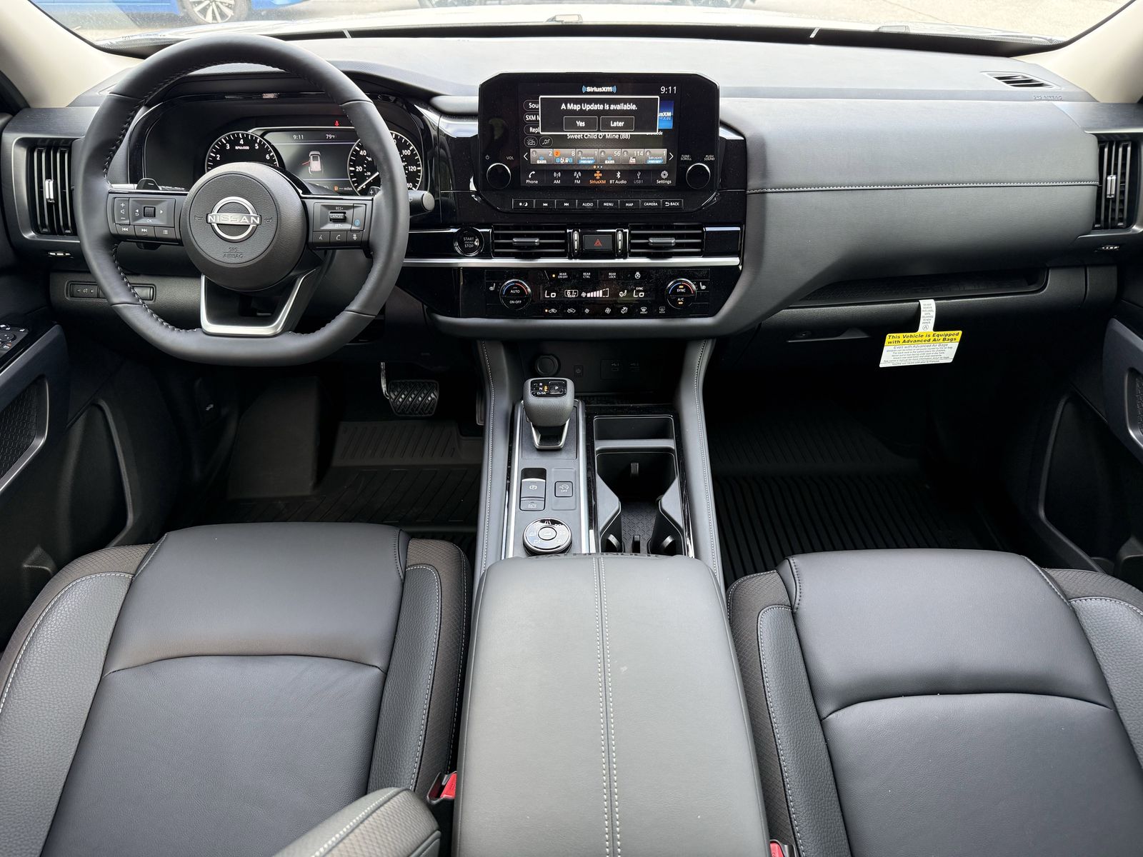 2025 Nissan Pathfinder SL photo 2