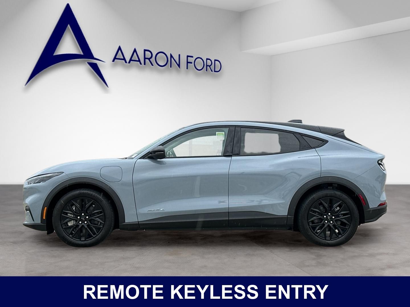 View vehicle photo 3