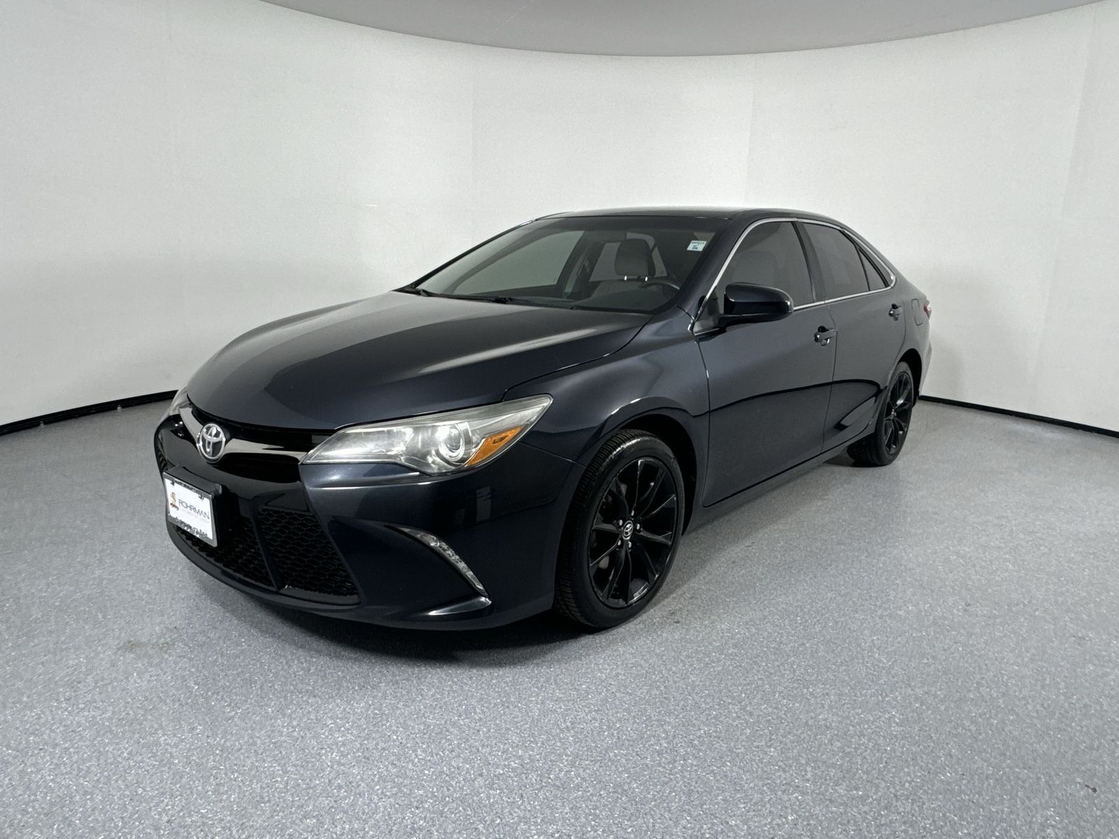 2015 Toyota Camry XLE 2