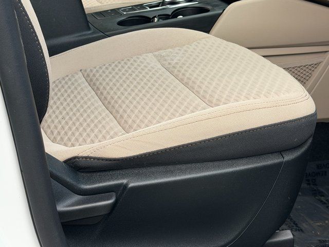 Certified Used 2020 Oxford White Ford SE image 29