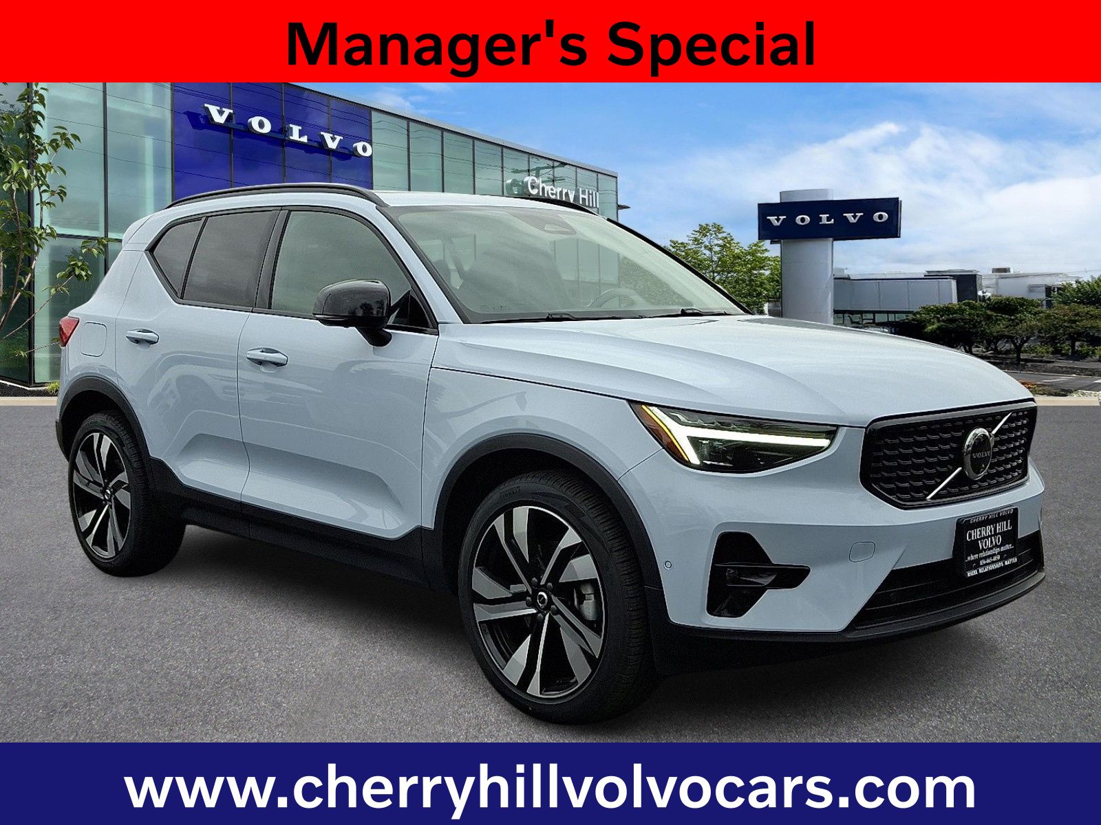 2025 Volvo XC40 B5 Plus Dark Theme AWD