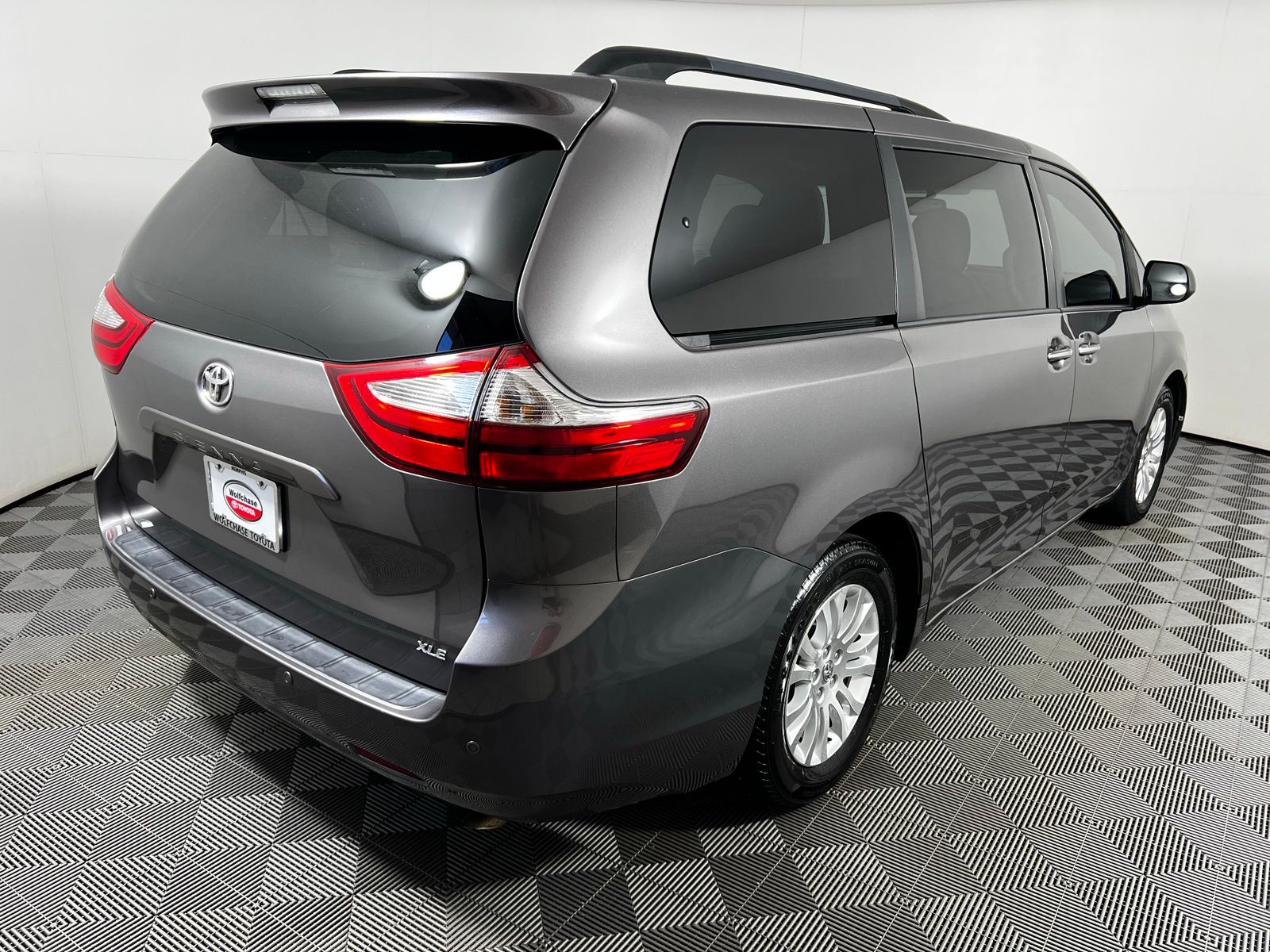 2016 Toyota Sienna XLE 5