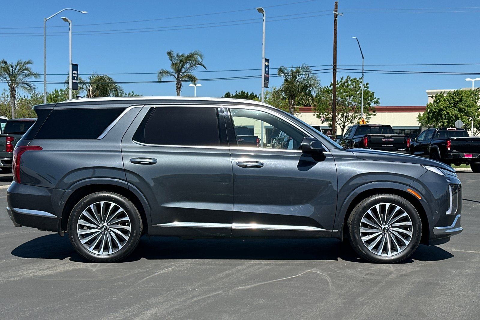 View vehicle photo 3