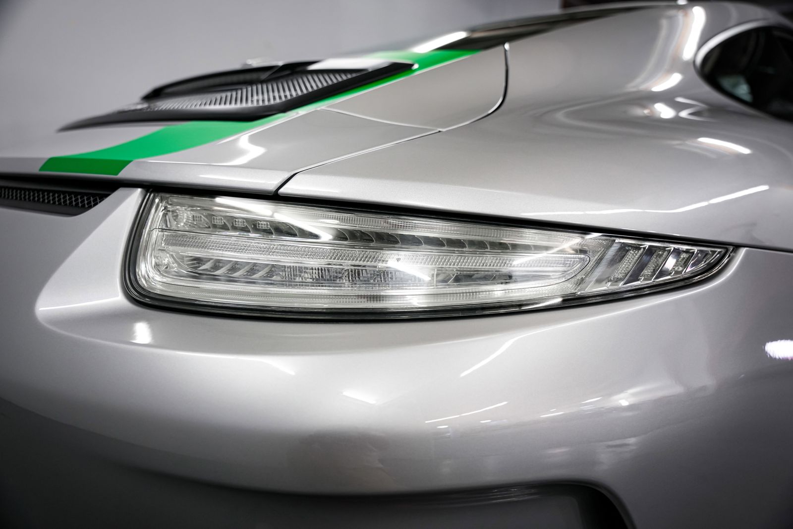 2016 Porsche 911 R — photo 41
