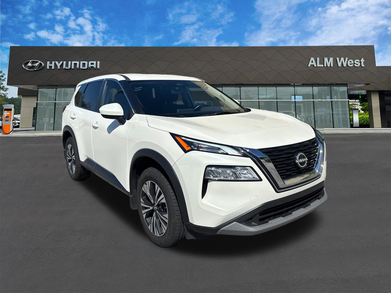 Used 2023 White Nissan SV image 3