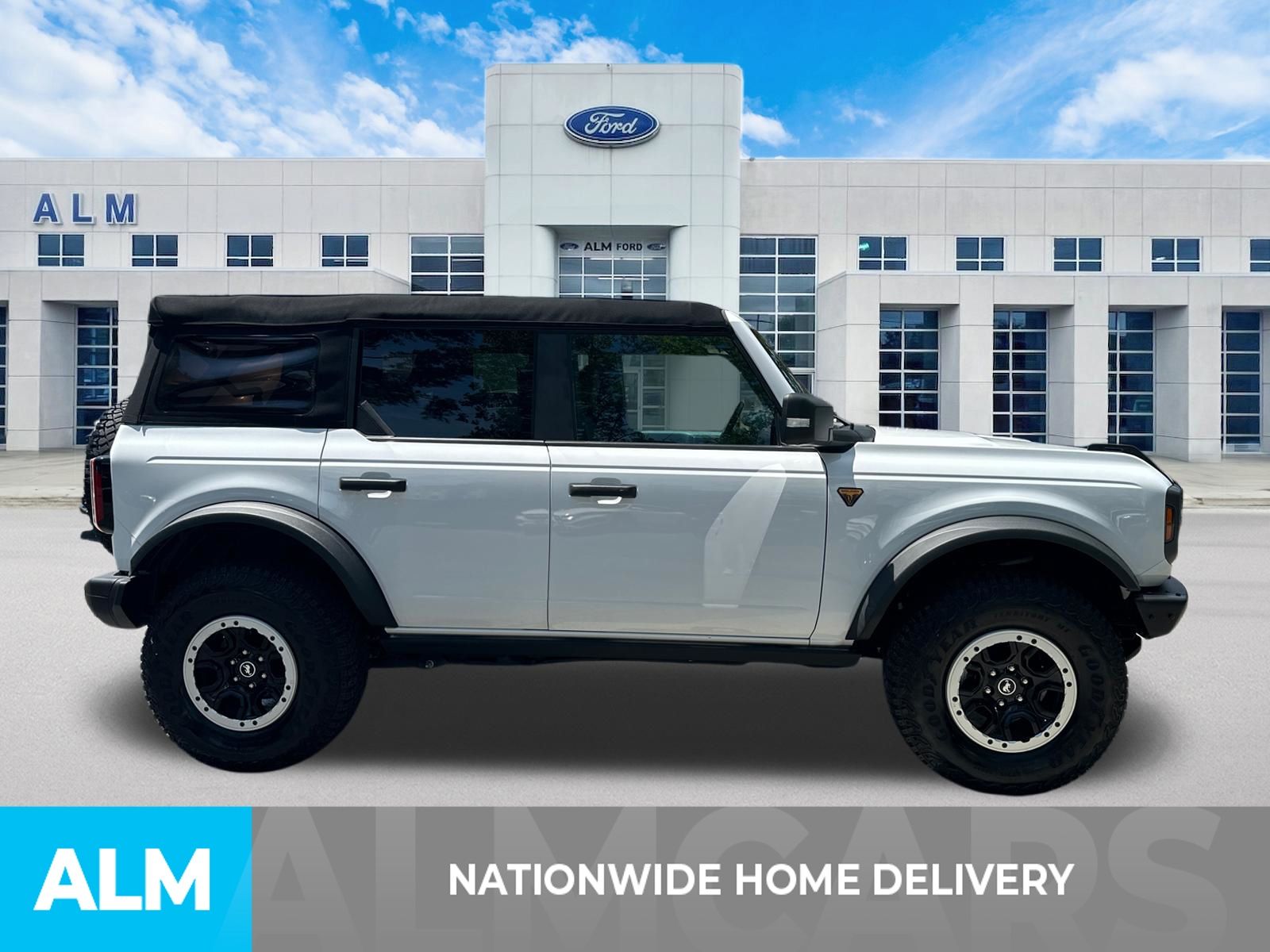 Used 2023 Oxford White Ford Badlands image 4