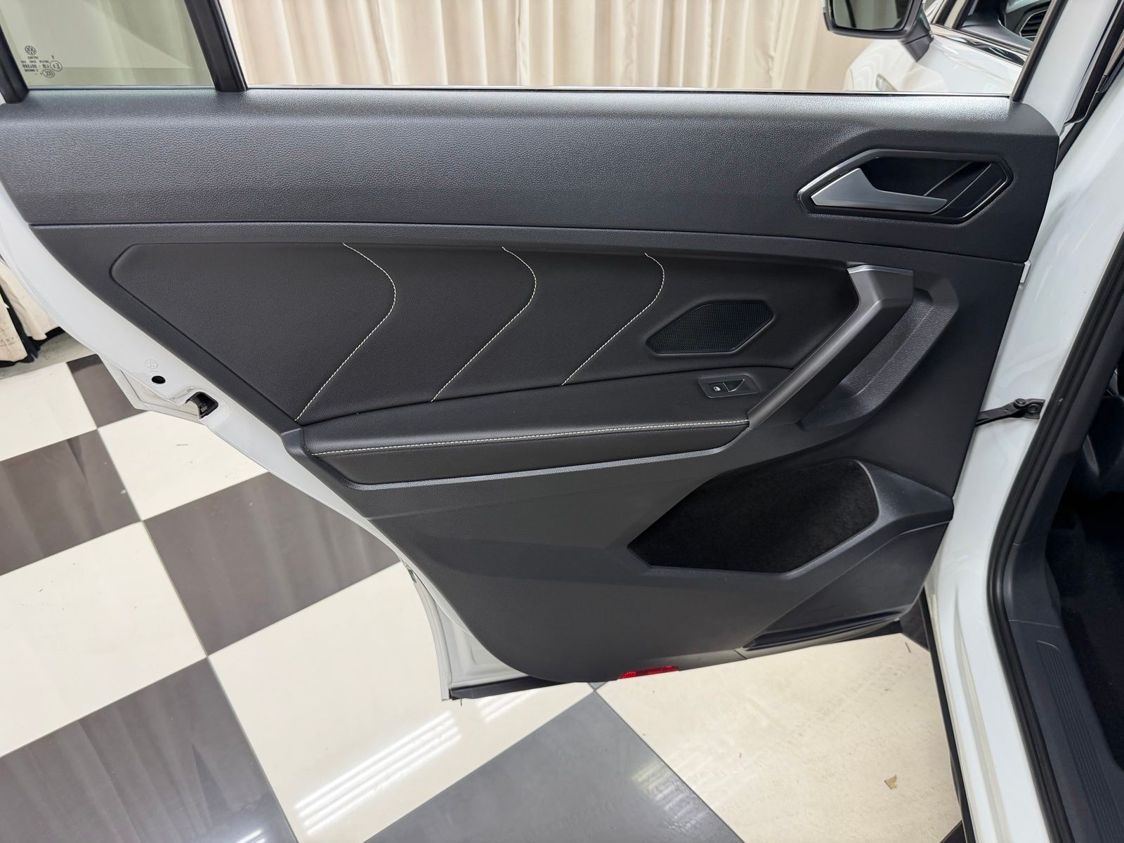 Used 2022  Volkswagen 2.0T SEL R-Line image 25