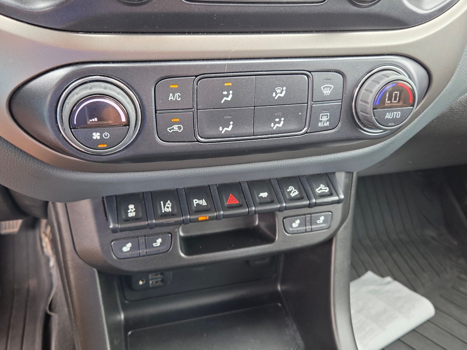 Used 2022 Black Chevrolet Z71 image 22